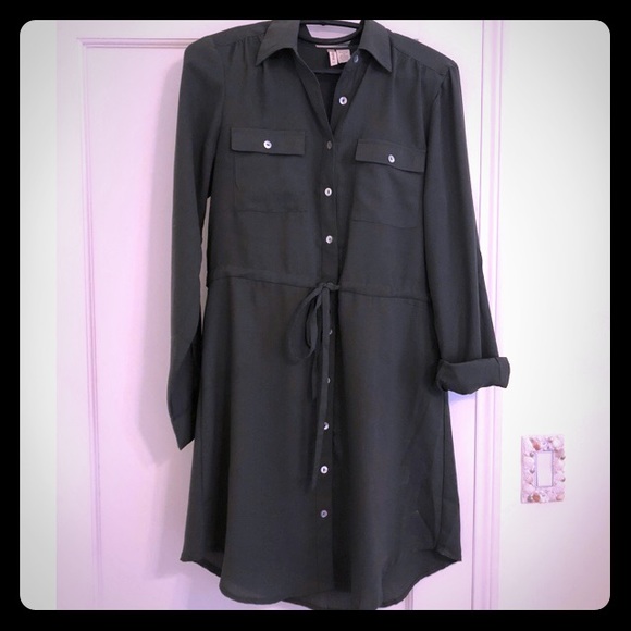Dresses & Skirts - Olive green button down long sleeve tie dress
